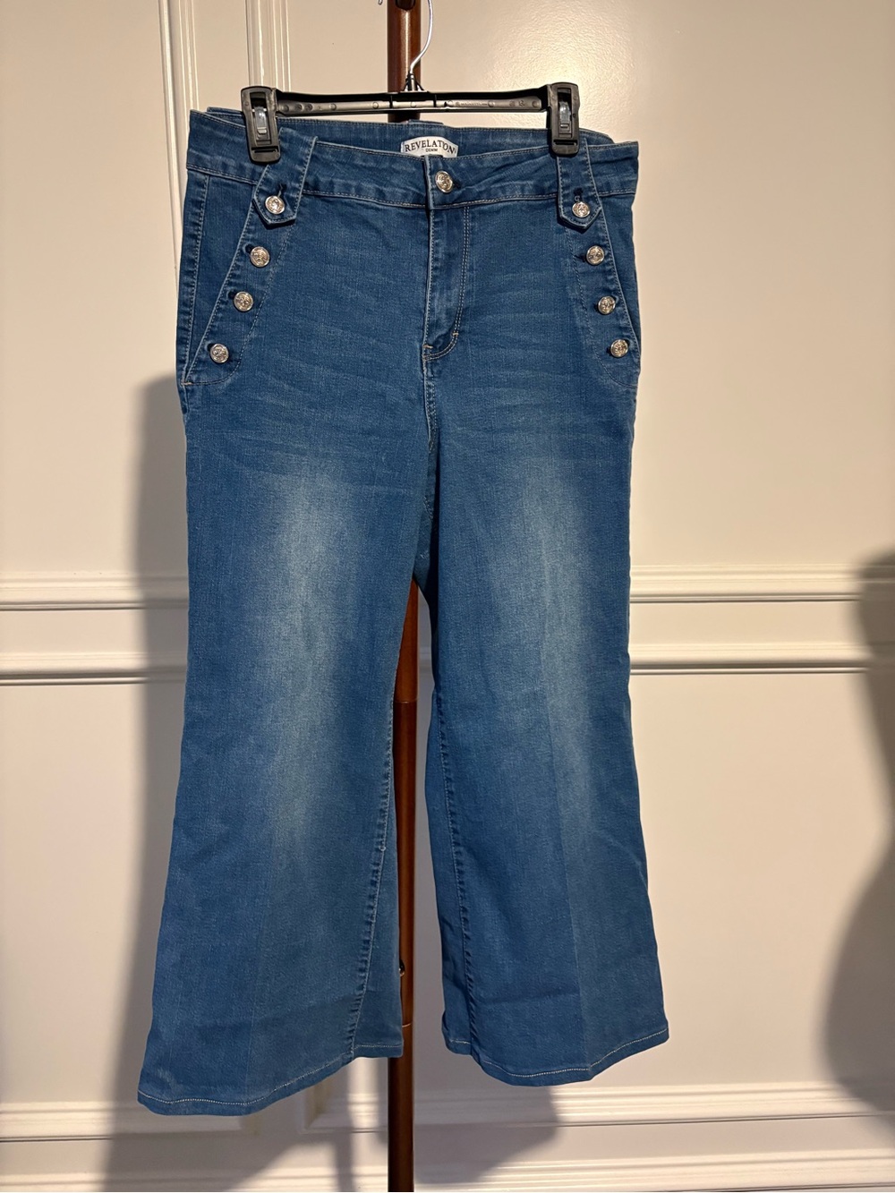 Revelation Wide-Leg Women's Jeans with Decorative Buttons